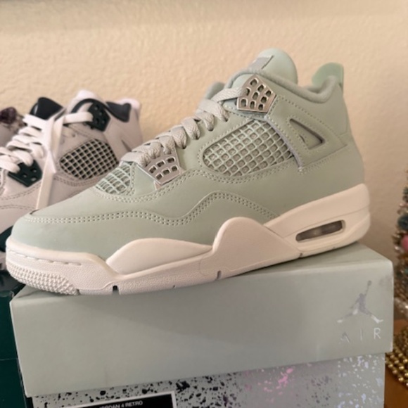 Women's Air Jordan 4 retro mint green size 7 - Picture 1 of 4